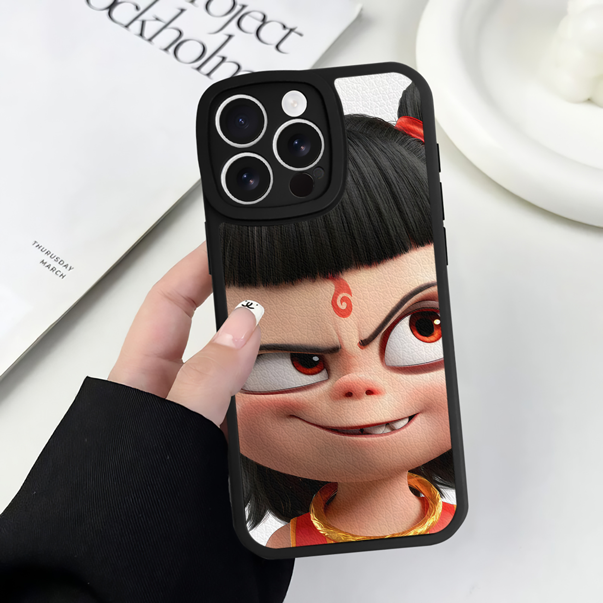 （画像用） Ne Zha 2 ナタ 魔童の大暴れ 【iPhone 16シリーズ対応】シリコンスマホケース（レザー調） 材質：シリコン